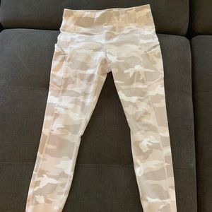 Athleta Powervita White Camo M